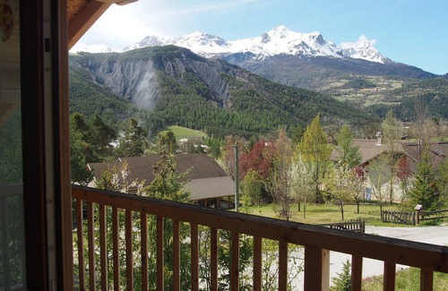 Faucon-de-Barcelonnette Ski Chalet | Charming chalet with wonderful views of the peaks