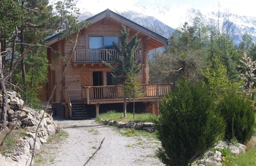 Faucon-de-Barcelonnette Ski Chalet | Charming chalet with wonderful views of the peaks