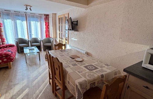 La Chapelle-d'Abondance Apartment | Charming 3-Room Chalet with South-Facing Terrace, Parking, and Mountain Views