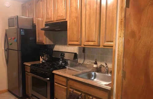 Midland Beach Apartment | Charming 1 Bdr Apt. First floor, private, safe, in serene SI, near all!