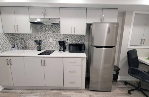 Ajax Apartment | Charming 1 BDR Studio in Ajax! Sleeps 2