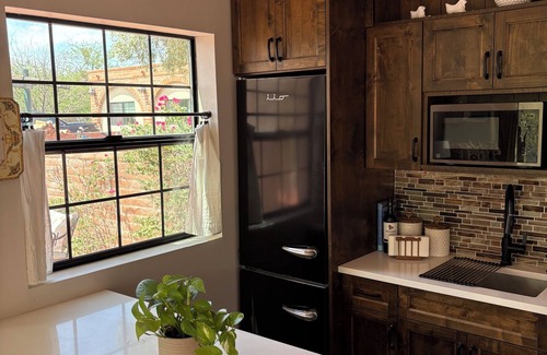 Suffolk Hills Apartment | Charming 1-bdrm/1-bath casita. Located in beautiful Cobo Catalina neighborhood.