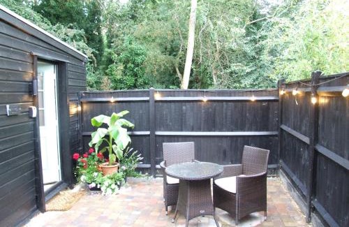 Filby House | Charming 1-Bed Lodge in woodland setting