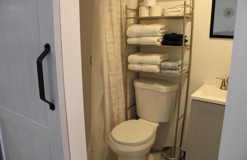 North Las Vegas House | Charming 1-bedroom independent room with AC and WiFi in North Las Vegas