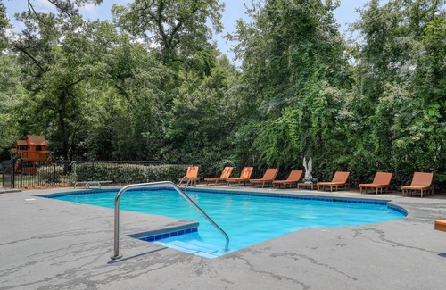 Conway Cottage | Charming 1-bedroom 100 yr old renovated cottage with pool in historic Conway!