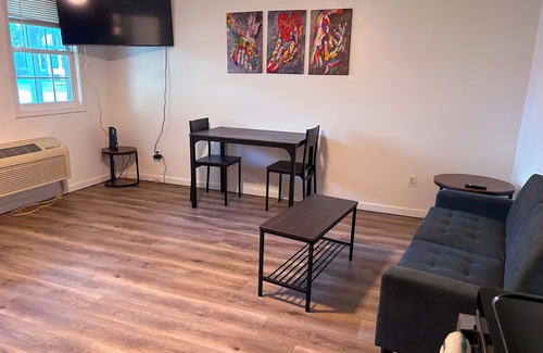 Colchester Apartment | Charming 1-bedroom apartment in fabulous Colchester with AC, WiFi