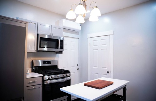 Fall River Apartment | Charming 1-bedroom apartment with WiFi, AC in awesome Fall River