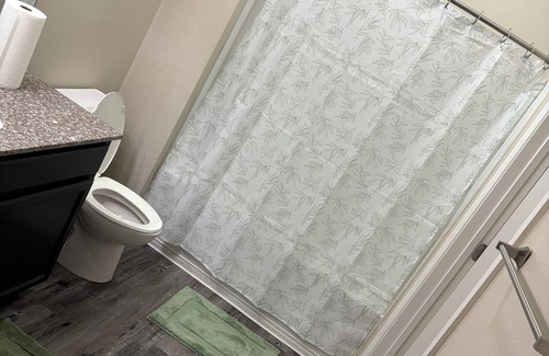 University Place Apartment | Charming 1-bedroom apartment in phenomenal Charlotte with WiFi, fitness room