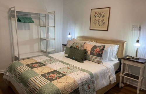 Little Italy Apartment | Charming 1-bedroom apartment in Little Italy with AC, WiFi