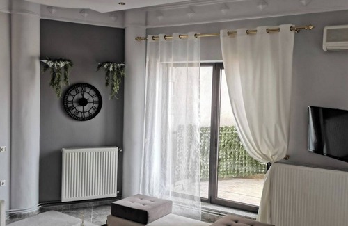 Kastoria Apartment | Charming 1-bedroom apartment in welcoming Kastoria with WiFi, AC