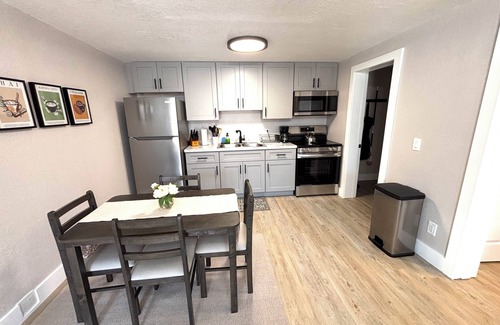 Columbus Apartment | Charming 1 bedroom apartment with AC, WiFi in quaint Columbus