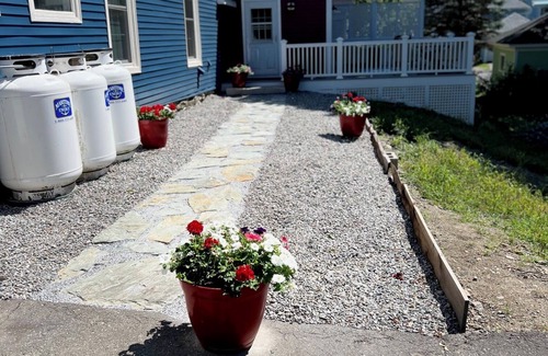 Rockland Apartment | Charming 1-bedroom apartment in Rockland. Sleeps 4 with pull out couch .