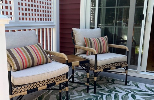 Rockland Apartment | Charming 1-bedroom apartment in Rockland. Sleeps 4 with pull out couch .
