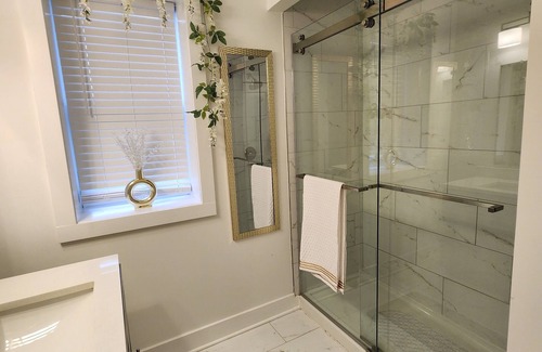 Midtown Apartment | Charming 1-bedroom apartment in Detroit with AC, WiFi