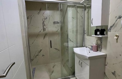 Kisela Voda Apartment | Charming 1-bedroom apartment in beautiful Skopje with AC