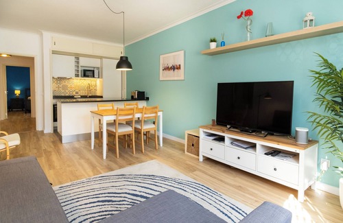 Parede Apartment | Charming 1-bedroom apartment with AC, WiFi in welcoming Parede