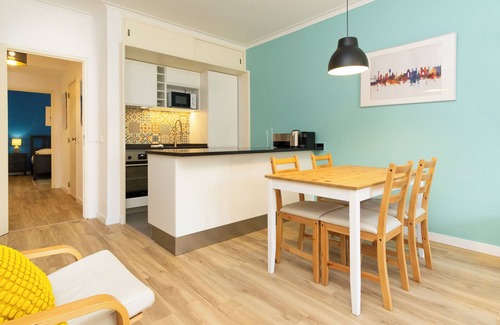 Parede Apartment | Charming 1-bedroom apartment with AC, WiFi in welcoming Parede