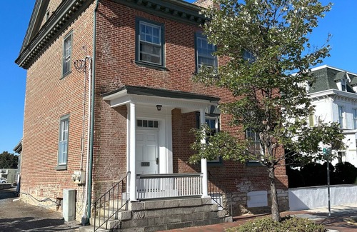 Elkton Apartment | Charming 1-bedroom apartment in the historic Mitchell House built in 1969.