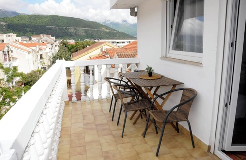 Golubovina Apartment | Charming 1-bedroom Apartment w/Balcony and Sea Vicinity in Budva