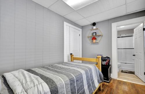 Lansing House | Charming 1 Bedroom, Apartment House in Lansing