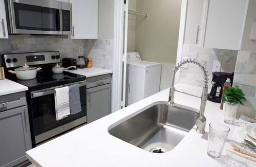 Alden Bridge Apartment | Charming 1-Bedroom Apt with Pool & Fitness Center