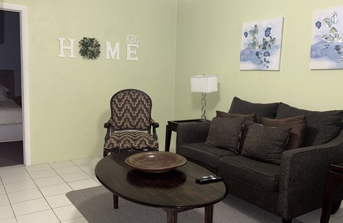 Belair Estates Apartment | Charming 1 bedroom apt with king size bed in pleasant Nassau - KBG #2