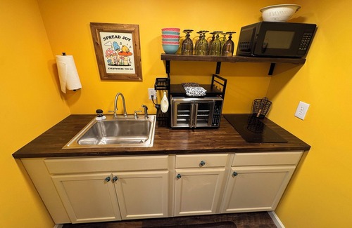 Canton House | Charming 1-bedroom basement apartment with WiFi, AC in quaint Canton