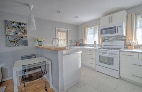 North Central Apartment | Charming 1-bedroom bungalow located in the heart of Pasadena.