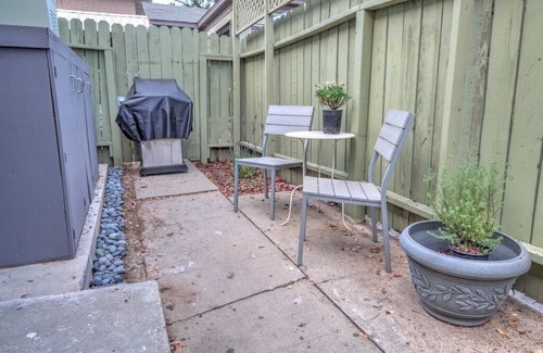 North Central Apartment | Charming 1-bedroom bungalow located in the heart of Pasadena.