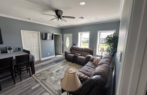 Milton Cottage | Charming 1-bedroom cottage in Ridge/Judice community with central AC/Heating.