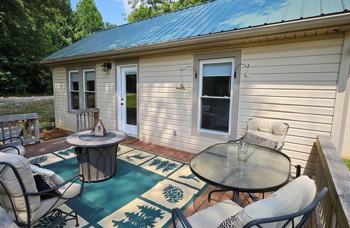 Salisbury House | Charming 1-bedroom country getaway in serene Salisbury