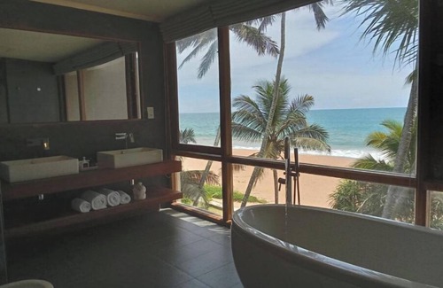 Induruwa House | Charming 1-bedroom condo in brilliant Induruwa with WiFi, AC