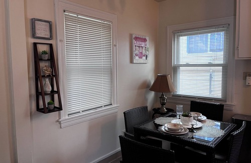 Oakland Cottage | Charming 1-bedroom cottage in Oakland with WiFi, AC