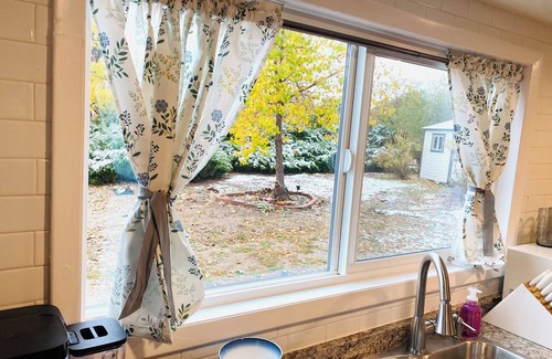 Arvada Cottage | Charming 1-bedroom cottage in enchanting Arvada with AC, WiFi