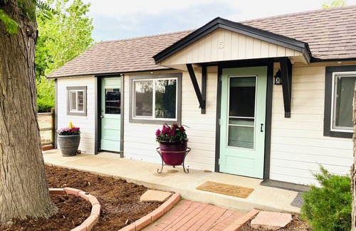 Arvada Cottage | Charming 1-bedroom cottage in enchanting Arvada with AC, WiFi
