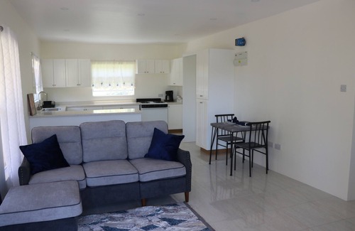 Calivigny House | Charming 1-bedroom apt with AC and WiFi in Clarkescourt Bay near to the Marina.