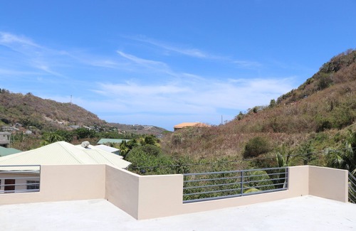 Calivigny House | Charming 1-bedroom apt with AC and WiFi in Clarkescourt Bay near to the Marina.