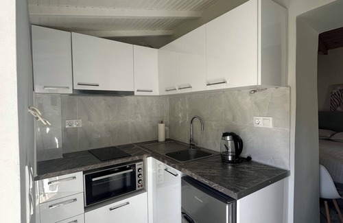 Mavrovouni House | Charming 1-bedroom house with WiFi&AC in beautiful Mavrovouni-Mamour Apartments