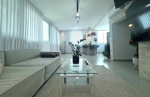 Kiryat Yam House | Charming 1-bedroom house with WiFi, AC in marvelous Kiryat Yam