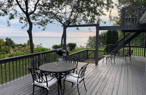 North East House | Charming 1-bedroom house with beautiful lake views in tranquil North East