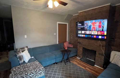 South Side House | Charming 1-bedroom house with AC, WiFi in lovely Pittsburgh Southside