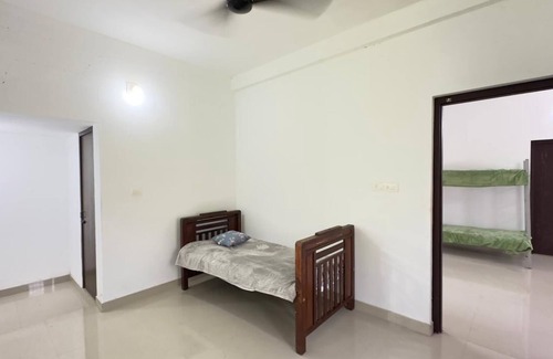Quilandi House | Charming 1-bedroom house in Koyilandy with WiFi access
