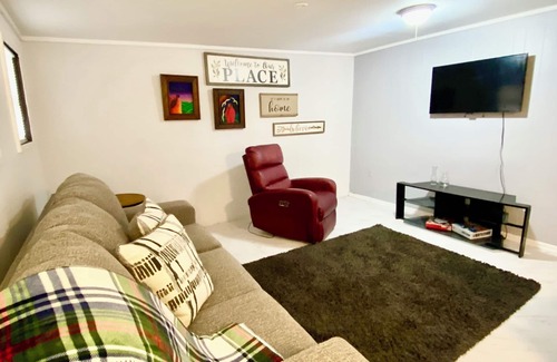 Ingleside House | Charming 1-bedroom house with WiFi and AC in quaint Ingleside.