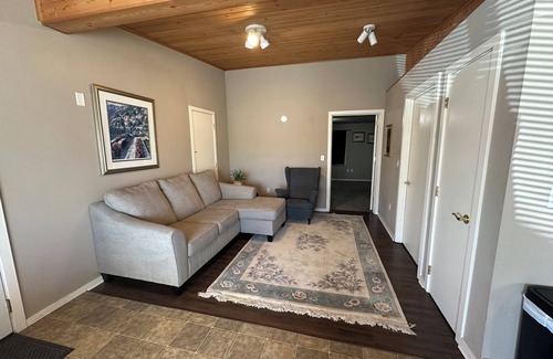 Pendleton House | Charming 1-bedroom house with AC and WiFi in peaceful Pendleton