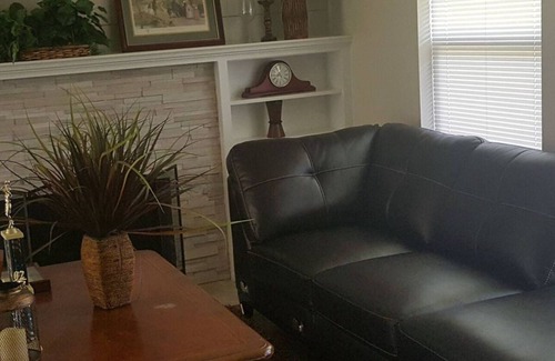 Monta Vista House | Charming 1-bedroom house in wonderful Lakewood with WiFi
