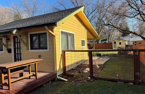 Sunset House | Charming 1-bedroom house in brilliant Boise with WiFi, AC, deck, etc.