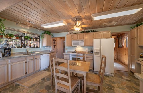 Kings Beach Cabin | Charming 1 bedroom Lakefront