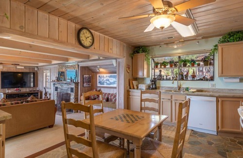 Kings Beach Cabin | Charming 1 bedroom Lakefront