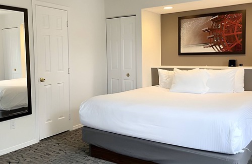 Table Rock Resort | Charming 1-bedroom resort in awesome Branson with fitness room,