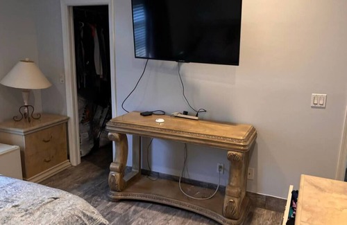 Palm City House | Charming 1-bedroom roomnwith WiFi, AC ,private bathroom and entrance